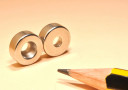 Round magnet with hole (10 x 4 mm)