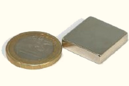 Imán rectangular (20 x 20 x 5 mm)