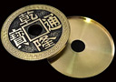 Magik tricks : Expanded Shell Super Chinese Coin (Qianlong, Morgan Size, Brass)