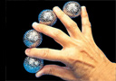 article de magie Multiplication de balles argentées (3+1)