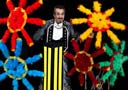 article de magie Appearing 5 Feather Umbrellas From Tube