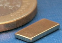 Imán rectangular dorado (10 x 5 x 1 mm)
