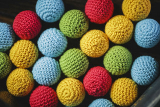 Lot De 4 Balles Crochetées Muscades 2,5 Cm – Rouge – Idéales Pour Gobelets Et Tours De Magie