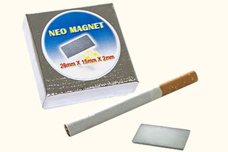 Flat rectangular magnet (28 x 15 x 2 mm)