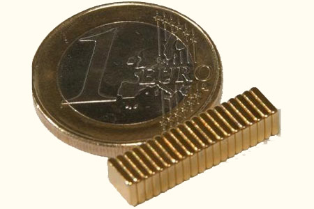 Imán rectangular dorado (5 x 4 x 1 mm)