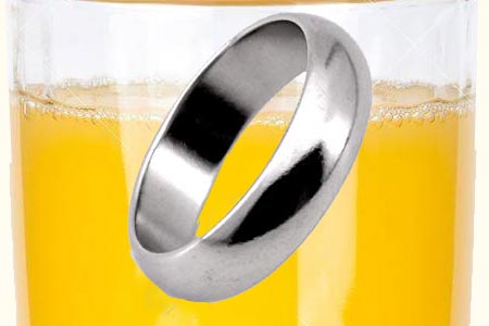 Anillo que desaparece en un Vaso