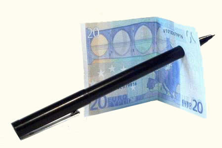 Bolígrafo a través del Billete