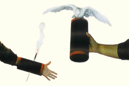 Antorcha a través del brazo y producción de palo